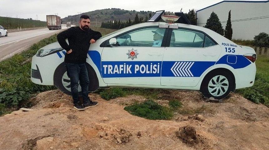 Maketi Ger&ccedil;ek Sandı, Ceza Yememek İ&ccedil;in 1,5 Saat Bekledi