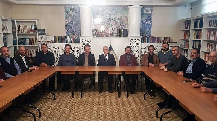 Rekt&ouml;r &Ccedil;omaklı, İnsan Ve Medeniyet Hareketi Derneğinin Konuğu Oldu