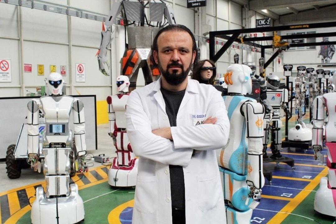 &Ouml;zg&uuml;r Akın: &ldquo;asker Robotları &Uuml;retmek İ&ccedil;in Hazırız&rdquo;