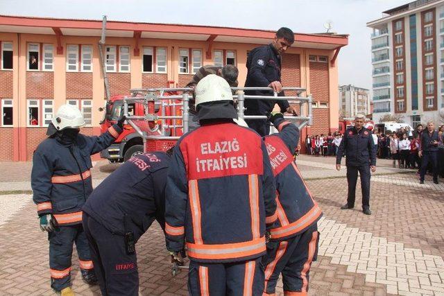 Elazığ’da Öğrencilere Deprem Ve Yangın Tatbikatı