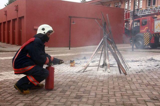 Elazığ’da Öğrencilere Deprem Ve Yangın Tatbikatı