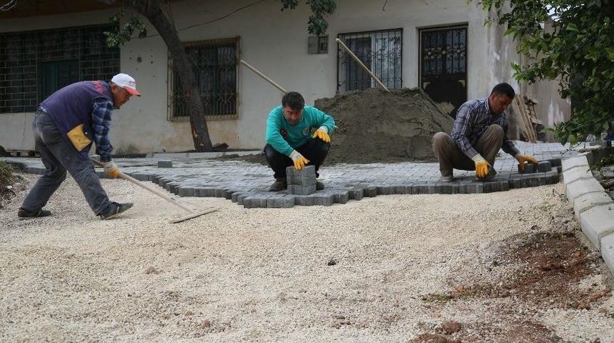 Kumkuyu&rsquo;da Asfalt Hazırlığı Ve Parke Hizmetleri S&uuml;r&uuml;yor