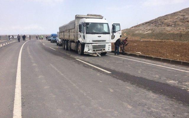 Karaman’da Otomobille Tır Çarpıştı: 2 Ölü, 1 Yaralı