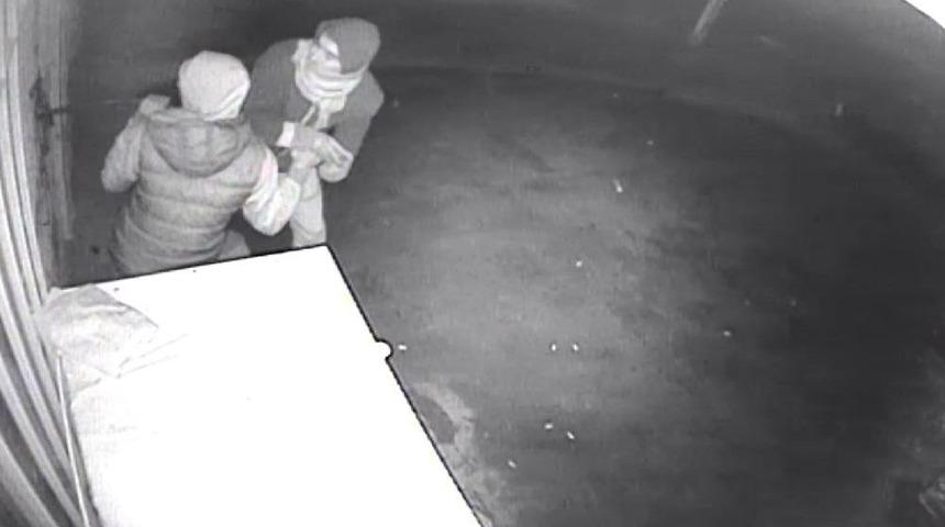 Alkoll&uuml; İ&ccedil;ecekleri Mezesiyle Birlikte &Ccedil;aldılar