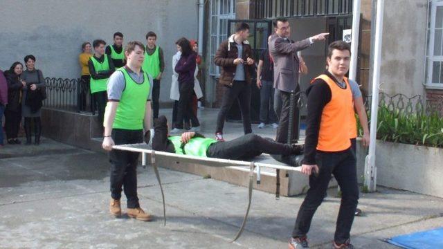 Deprem Ve Yangın Tatbikatı Gerçeğini Aratmadı