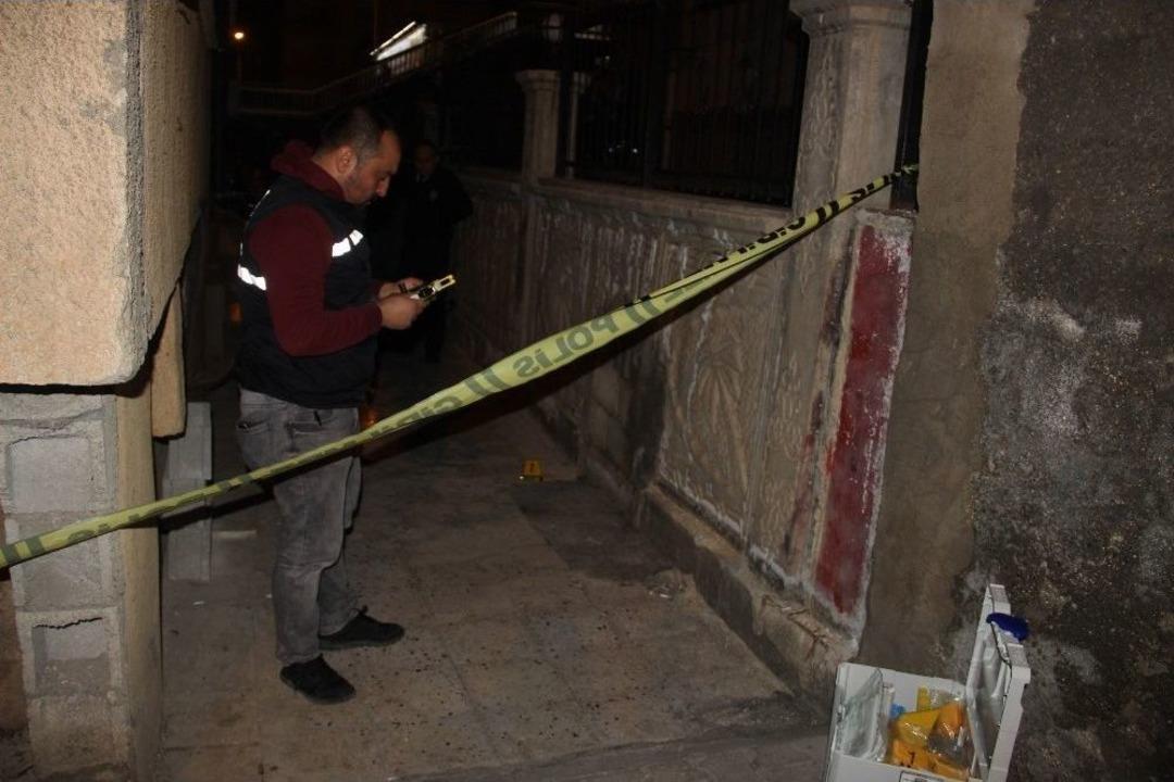 Bodrum Katındaki Dairede Kalanları Pencereden Vurup Ka&ccedil;tı