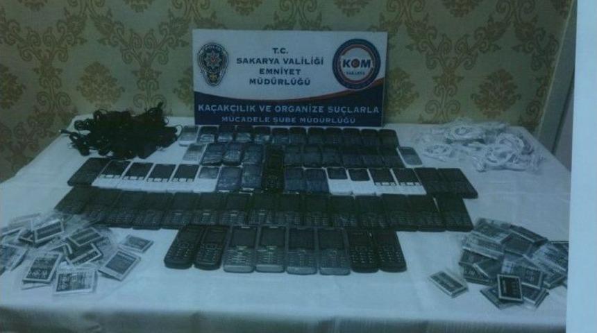 Sakarya&rsquo;da 64 Adet G&uuml;mr&uuml;k Ka&ccedil;ağı Cep Telefonu Ele Ge&ccedil;irildi