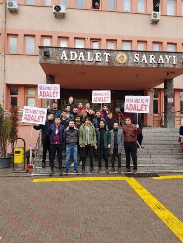 Kazada Ölen Arkadaşları İçin Adliye Önünde Eylem Yaptılar