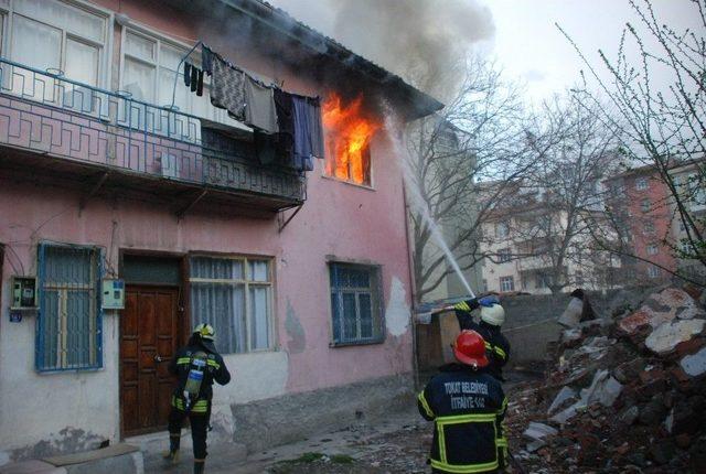 Çakmakla Oynayan Çocuk Evi Yaktı