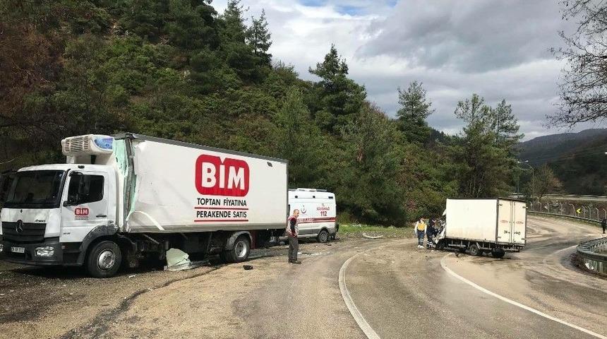 Bursa&rsquo;da Zincirleme Kaza: 2 Yaralı