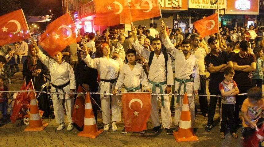 Kahta’da Binlerce Kişi Meydanda Buluştu