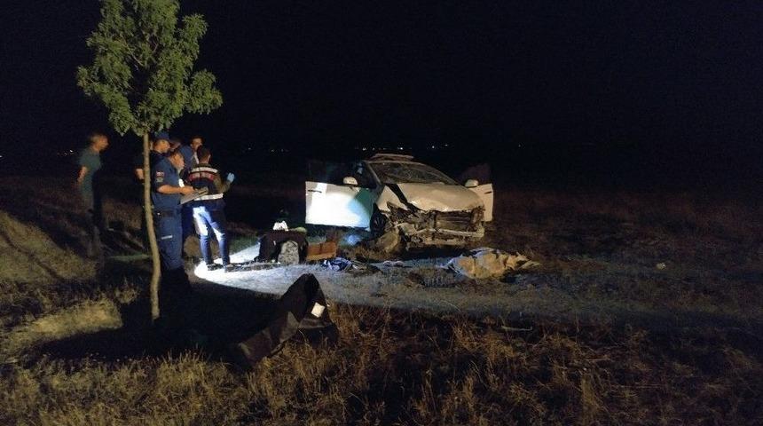 Otomobil Şarampole Yuvarlandı: 1 &Ouml;l&uuml;, 4 Yaralı