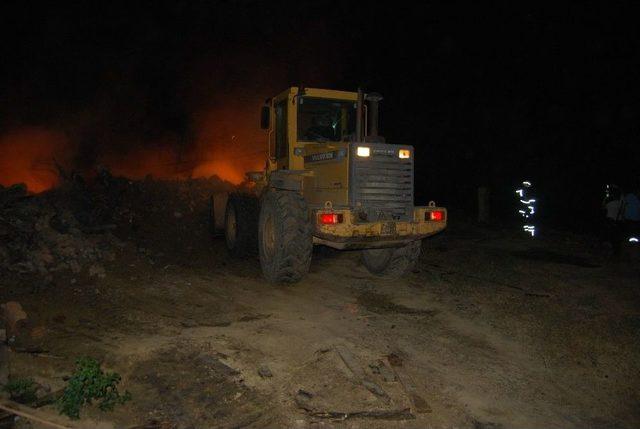 Tekirdağ’da Metruk Bina Alev Alev Yandı