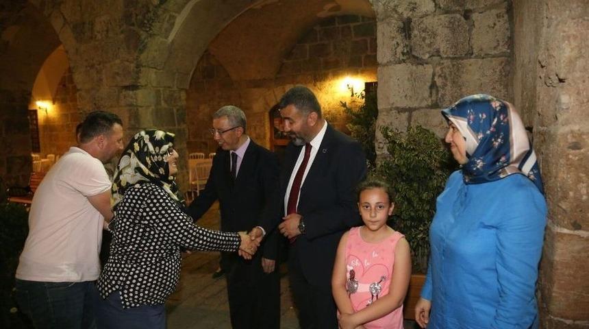 Gaziler Ve Şehit Yakınları Yemekte Bir Araya Geldi