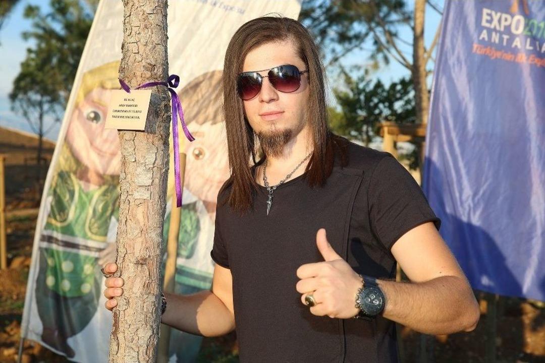 Kobranın Isırdığı İll&uuml;zyonist Aref Yoğun Bakımda