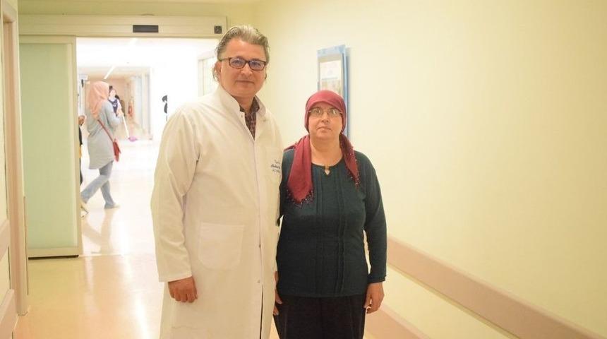 54 Yaşındaki Kadın 7 Santimetrelik Beyin T&uuml;m&ouml;r&uuml;nden Kurtuldu