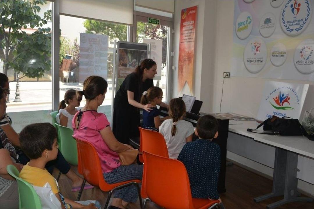 (&ouml;zel) Aileler &Ccedil;ocuklarıyla Birlikte Sosyalleşiyor