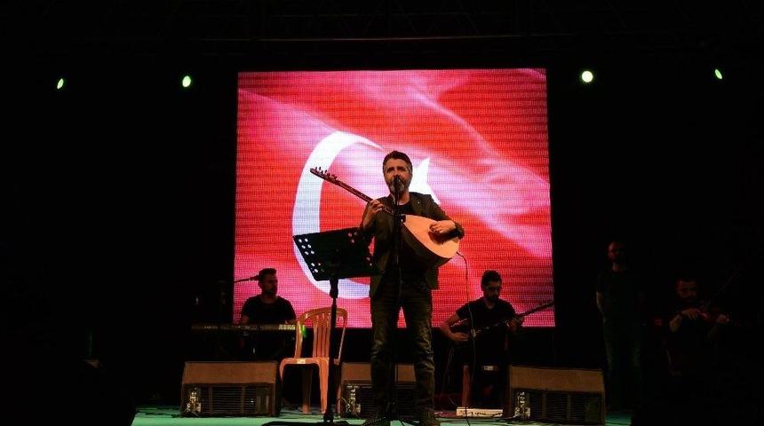 Pursaklarlılar Demokrasi N&ouml;betinde Meydanları Doldurdu