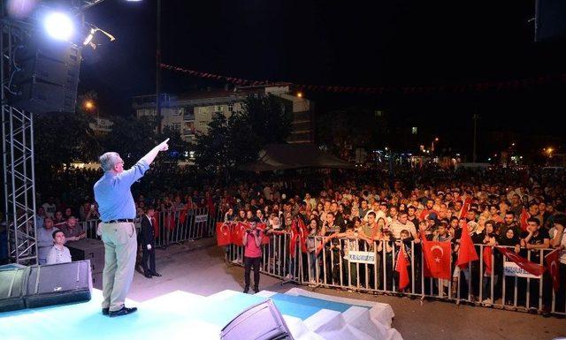 Pursaklarlılar Demokrasi Nöbetinde Meydanları Doldurdu