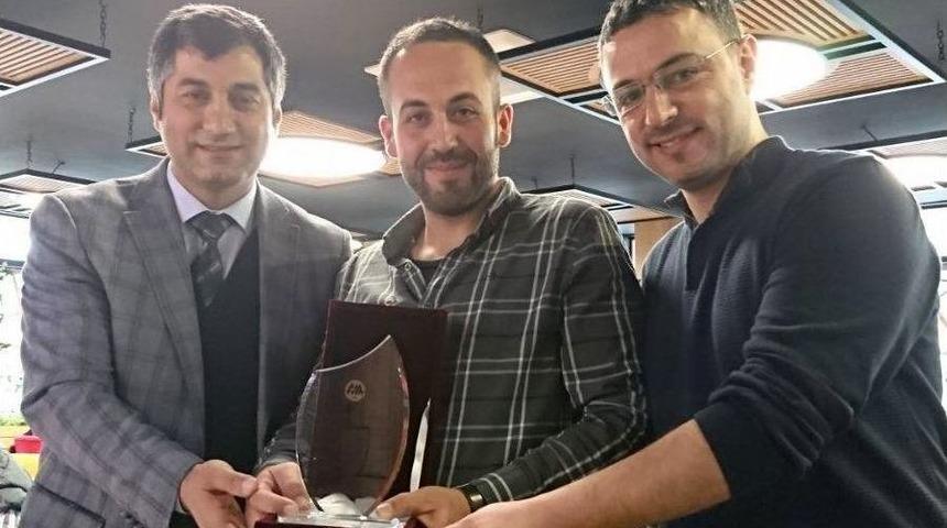 Jeofizik Mühendislerinden Demirel’e Onur Plaketi