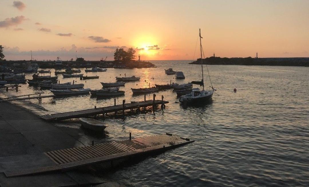 Ak&ccedil;akoca&rsquo;da G&uuml;n Batımı İzleyenleri Hayran Bırakıyor