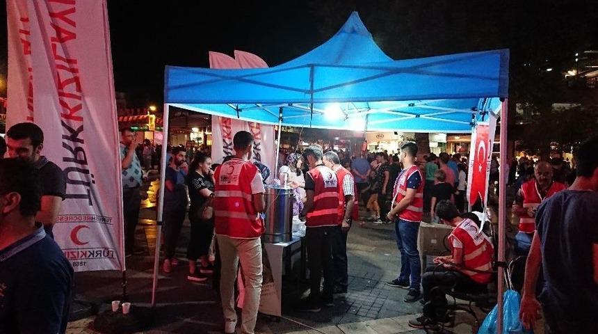 Kızılay&rsquo;dan N&ouml;bete Katılan Vatandaşlara İkram