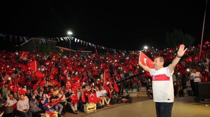 Darıca&rsquo;da 15 Temmuz &Ccedil;oşku İle Kutlandı