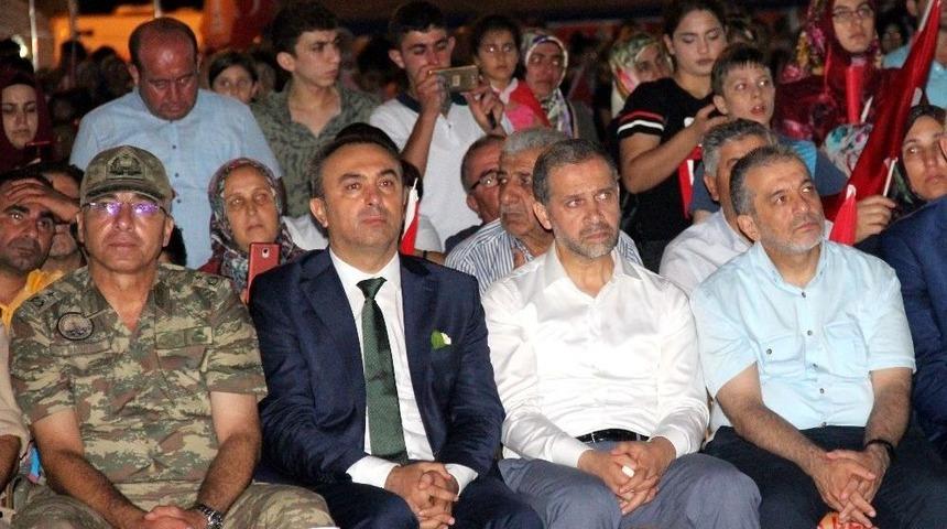 &rsquo;&ouml;mer Halisdemir&rsquo; Şiiri Komutanı Ve Protokol&uuml; Ağlattı