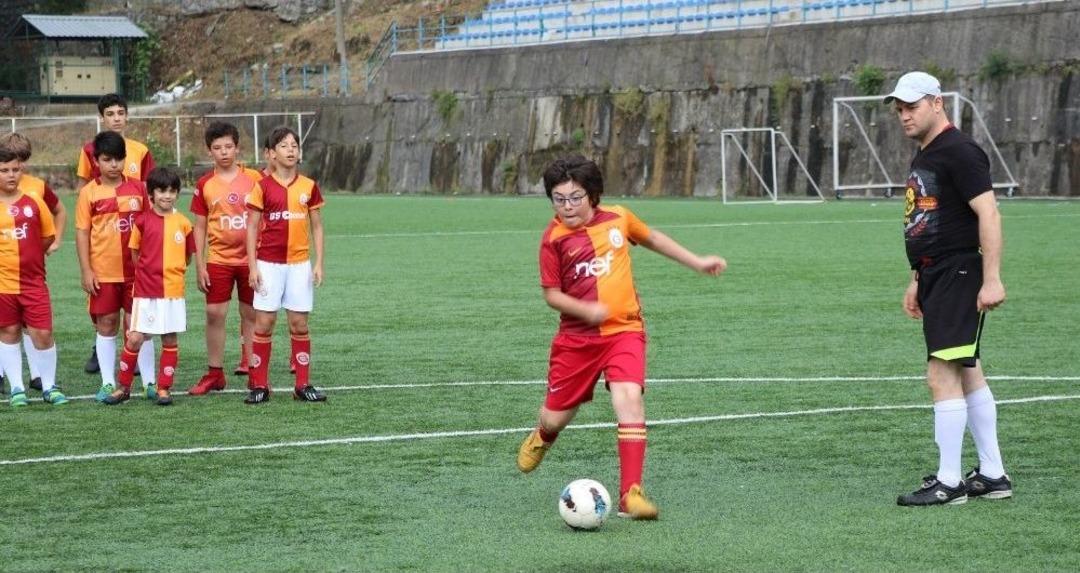 Yavru Arslanlar İki Ma&ccedil;tanda Galip Ayrıldı