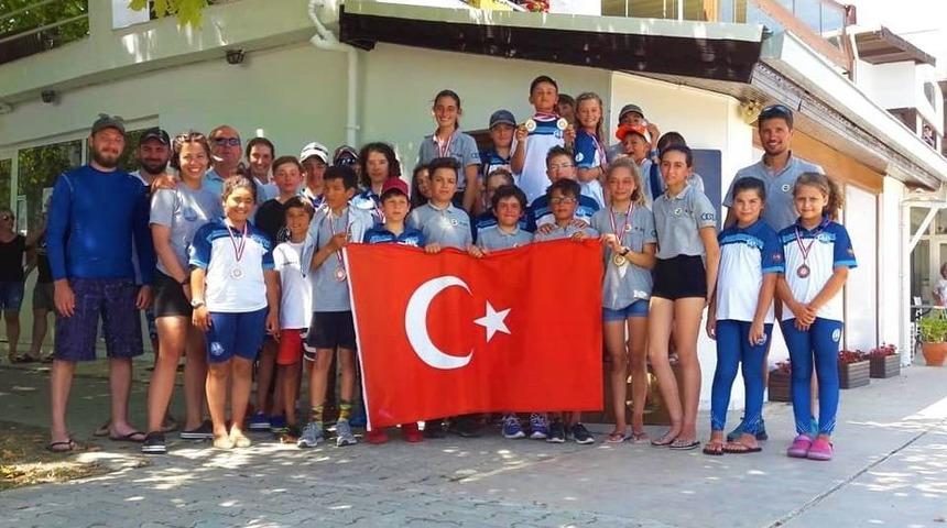 &rsquo;15 Temmuz Demokrasi Ve Milli Birlik G&uuml;n&uuml;&rsquo; Yelken Yarışları D&uuml;zenlendi