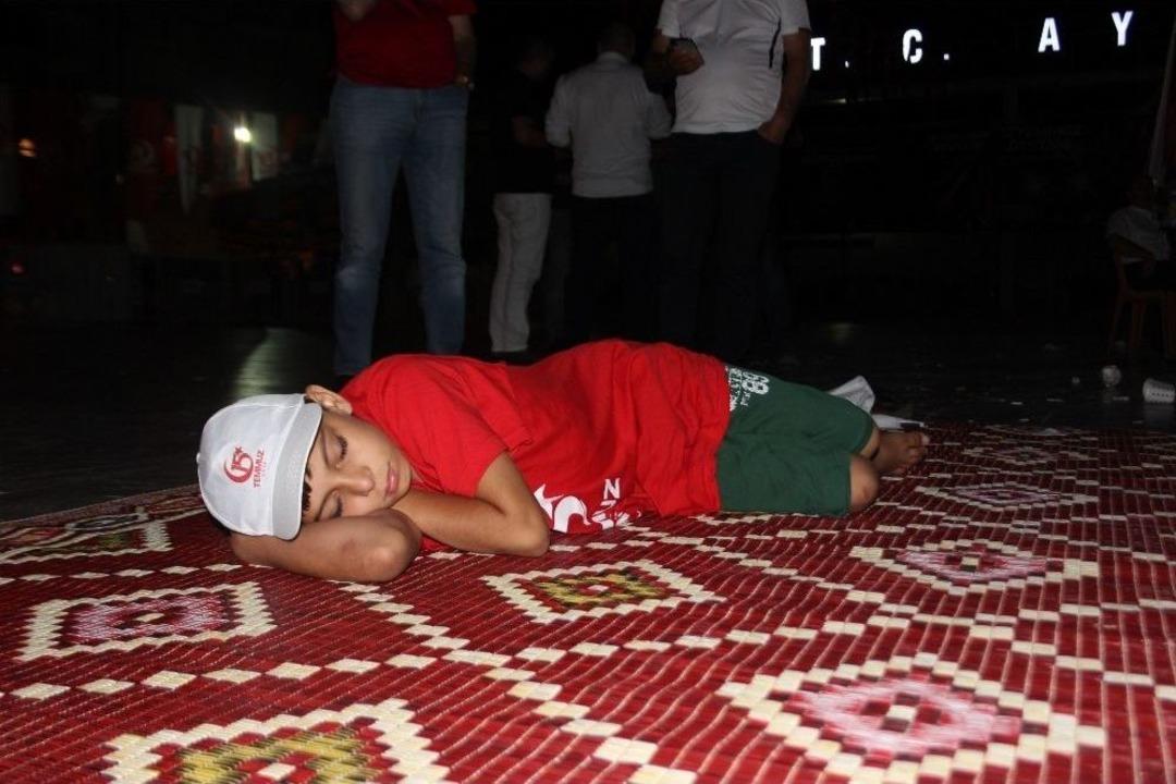 Aydın&rsquo;da Demokrasi N&ouml;beti Sabah Namazına Kadar Devam Etti