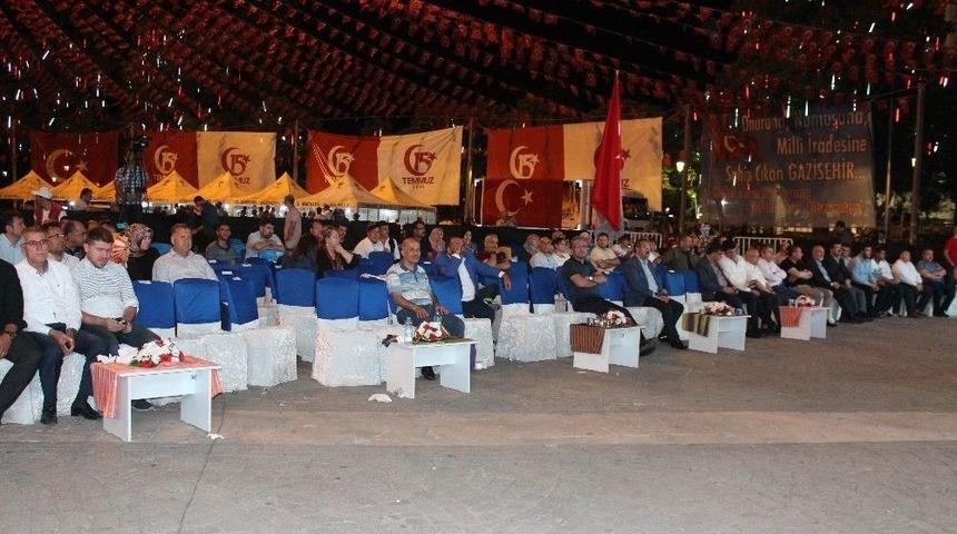 Meydanı Terk Etmediler