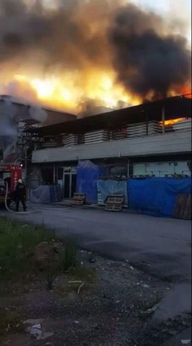 Sakarya’da Korkutan İş Yeri Yangını