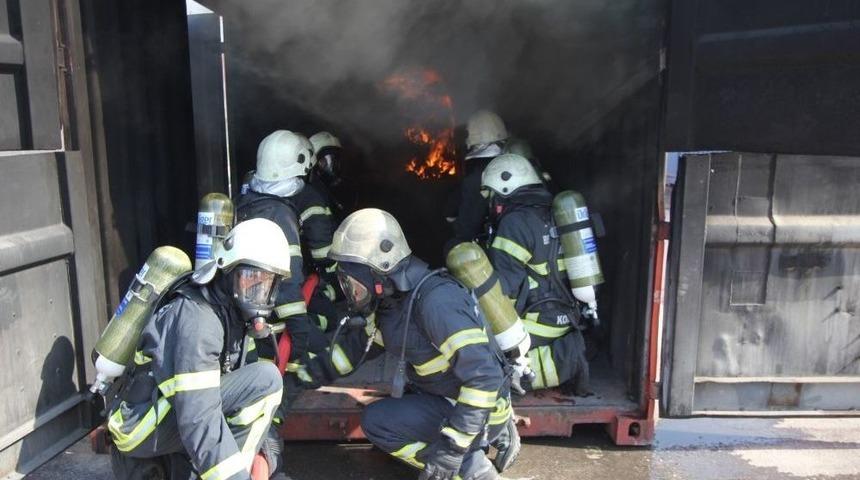 Kocaeli İtfaiyesi &Uuml;niversitede Eğitim Veriyor