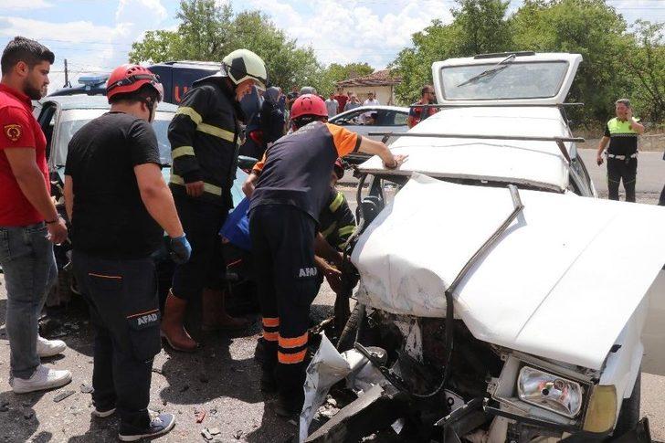 Karabük’te Otomobiller Kafa Kafaya Çarpıştı: 1 Ölü, 7 Yaralı G3