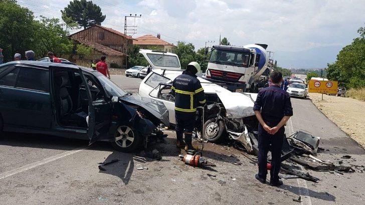 Karabük’te Otomobiller Kafa Kafaya Çarpıştı: 1 Ölü, 7 Yaralı G4