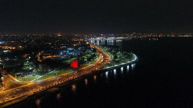 (özel Haber) İstanbul’un Surları Kırmızı Beyaza Büründü