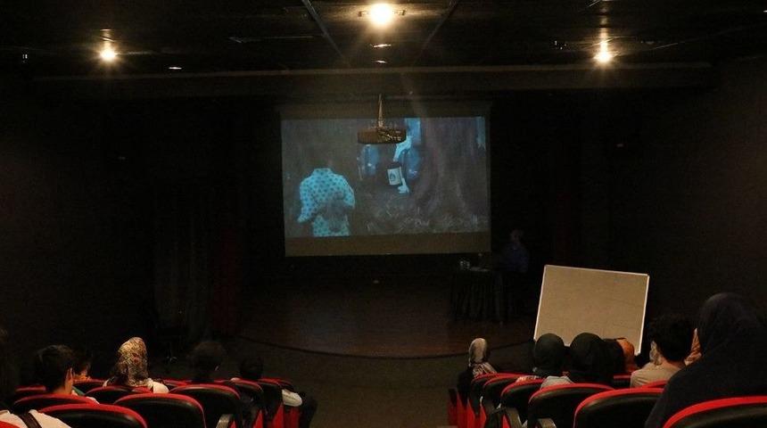 Gen&ccedil; At&ouml;lye&rsquo;de Eğitimler S&uuml;r&uuml;yor