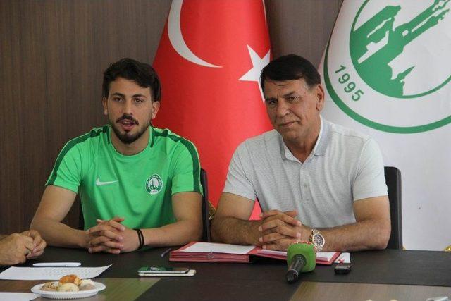 Sivas Belediyespor 11 Futbolcuyla Sözleşme İmzaladı