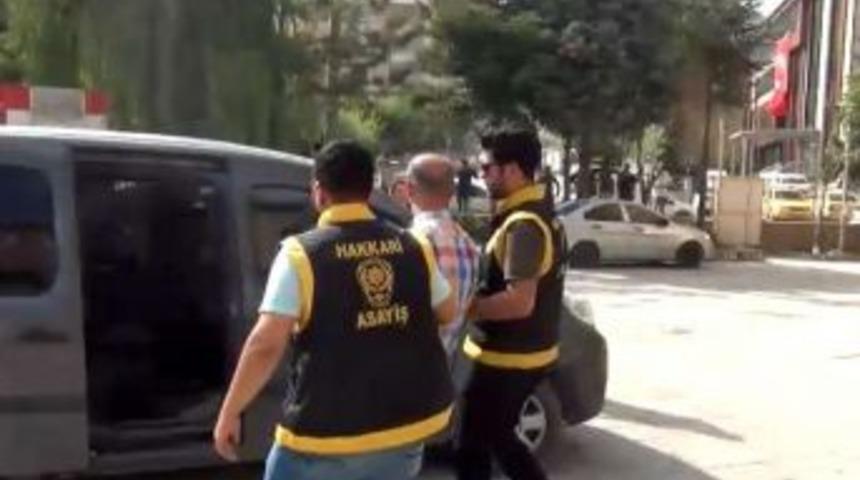 Hakkari&rsquo;de Kendini Emniyet Amiri Olarak Tanıtan Şahıs Tutuklandı