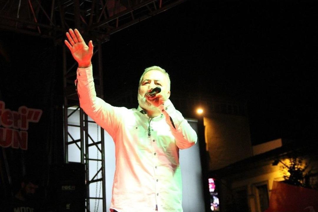 &Uuml;nl&uuml; Sanat&ccedil;ı Arif Nazım &Ccedil;orumlularla Buluştu