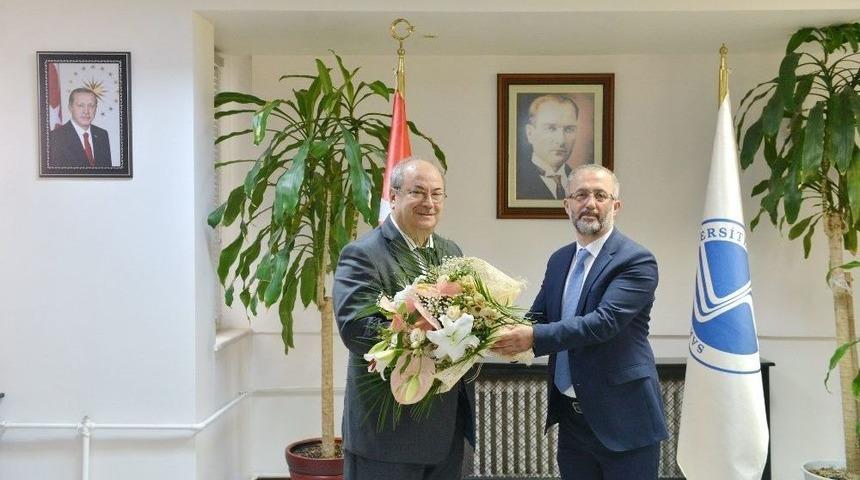 Sa&uuml;&rsquo;de Rekt&ouml;rl&uuml;k Devir Teslimi Yapıldı