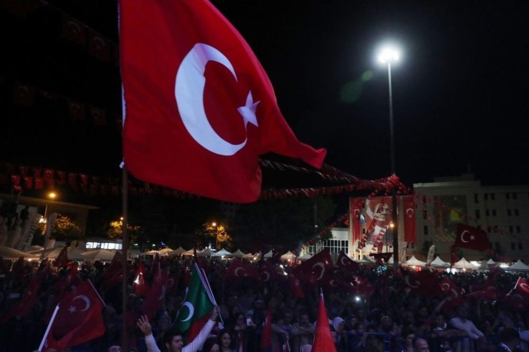 Vali &Ccedil;akacak&rsquo;tan Vatandaşlara 15 Temmuz Teşekk&uuml;r&uuml;