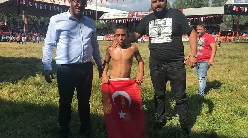 Umurbeyli Güreşçi Kırkpınar’da Tarih Yazdı