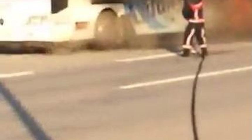 Yolcu Otobüsü Alev Alev Yandı