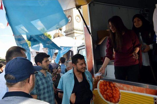 Ülkü Ocakları’ndan Lokma İkramı