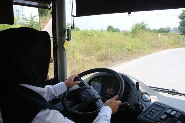 3 Çocuk Annesi, Belediye Otobüsünün Direksiyonuna Geçti