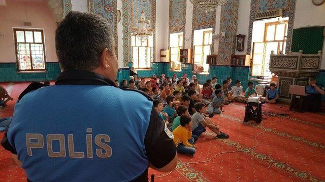 Polis Çocukları Camide Bilgilendirdi