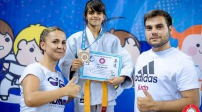 Minikler Judoda Eda Kahveci T&uuml;rkiye Şampiyonu Oldu