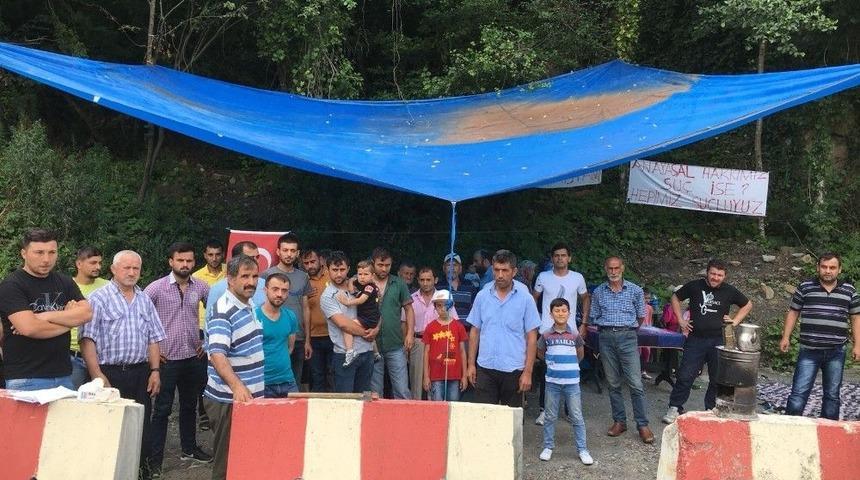 İş&ccedil;iler Maden Şirketinin &Ouml;n&uuml;nde Eylem Yaptı